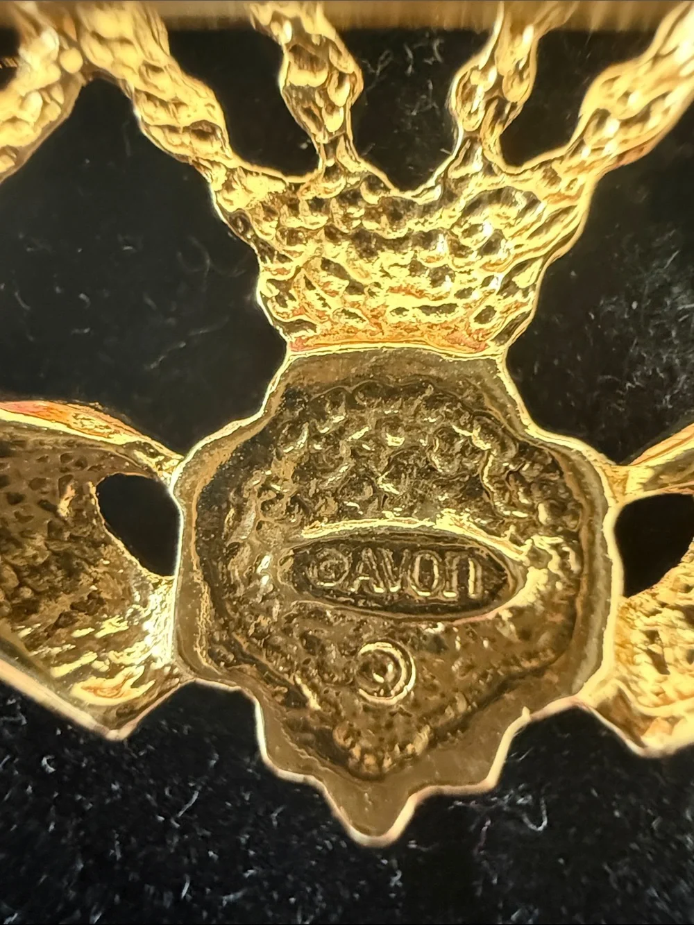 Vintage Avon Gold Tone Claddagh Brooch with Faux Pearl.